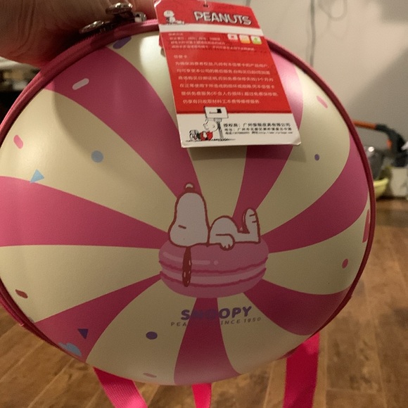 Snoopy macaroon purse back pack. - Picture 4 of 4
